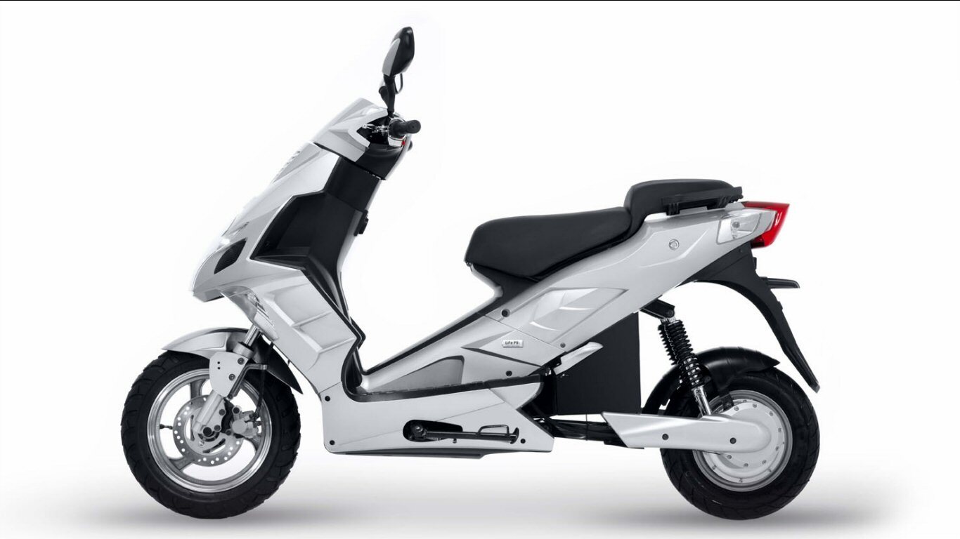 evolve launches three new electric scooters