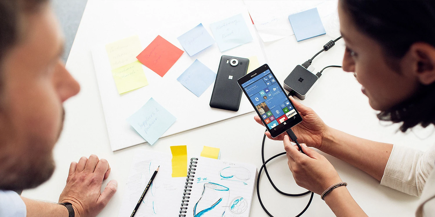 The phone can still be used independently when connected to the display dock
