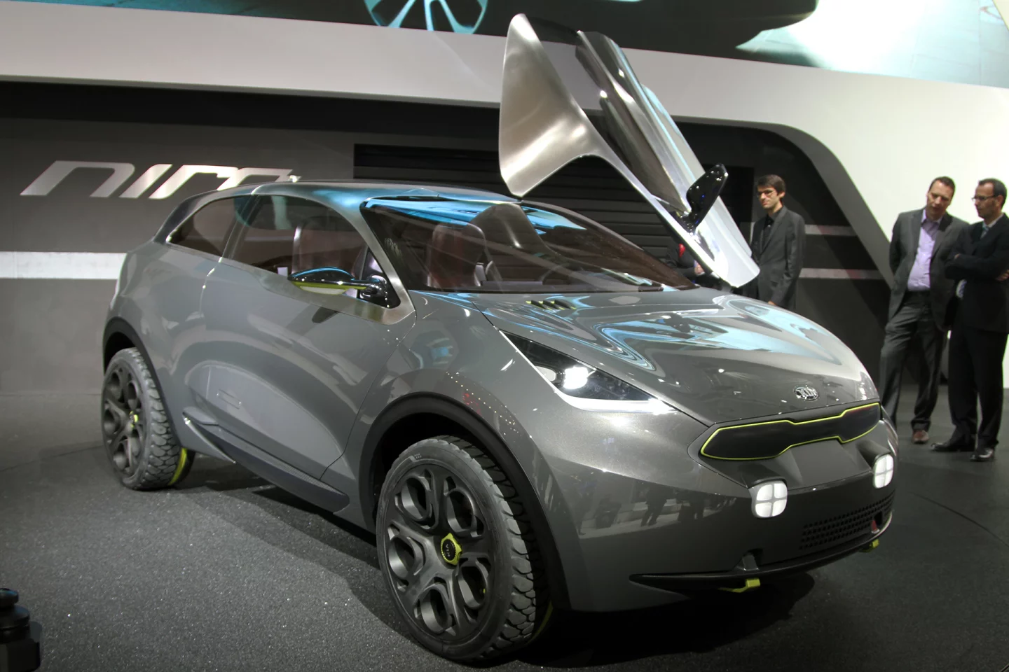 Niro features an on-demand hybrid system that delivers up to 45 hp (33.5 Kw) to the rear wheels when conditions require (Photo: Gizmag.com)