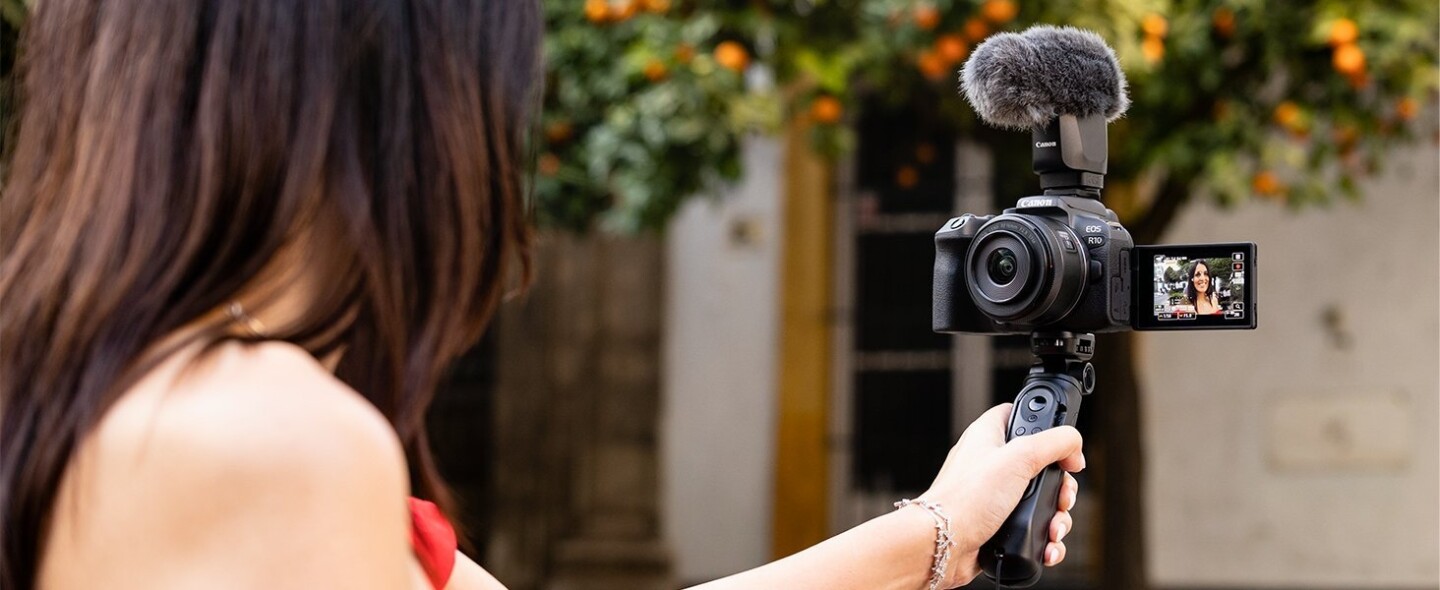 Canon is aiming the EOS R10 at content creators