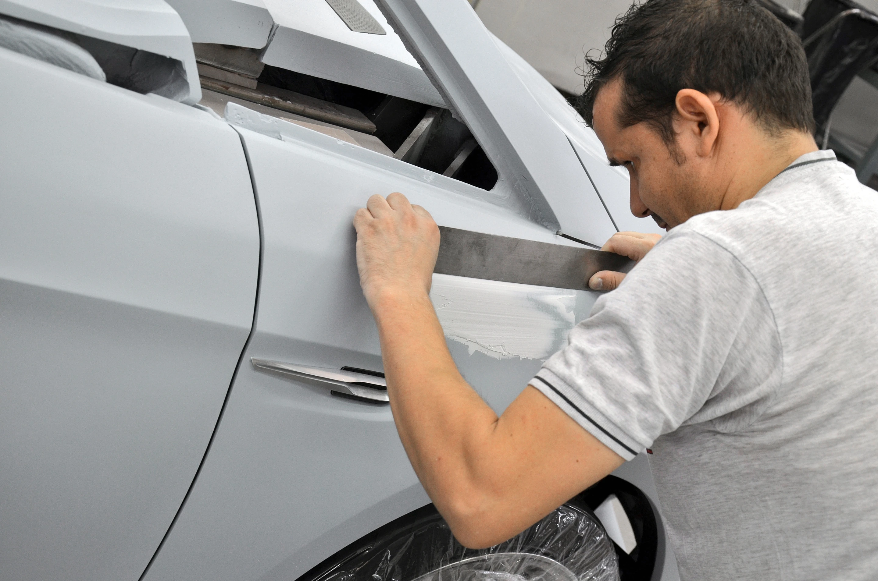 Door work on the Ford S-Max Concept
