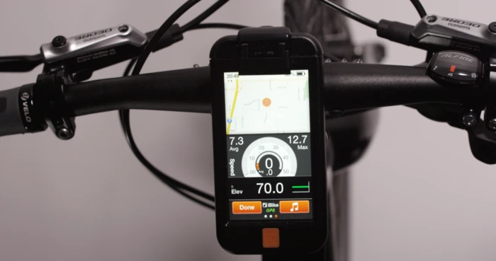 An iOS companion app displays information such as speed, cadence, elevation and a map for navigation