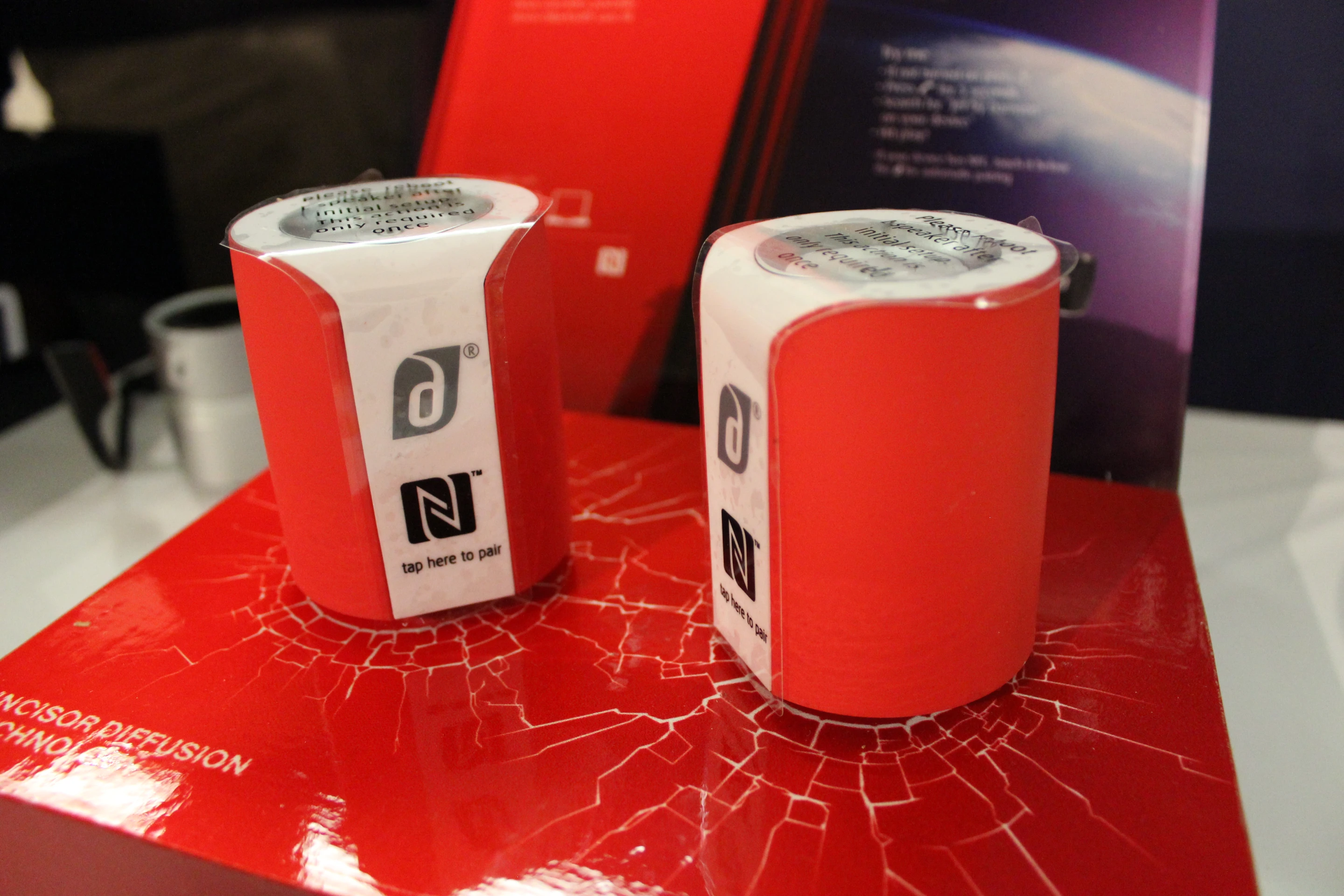 The Damson Jet is a wireless stereo set-up using Incisor Diffusion Technology