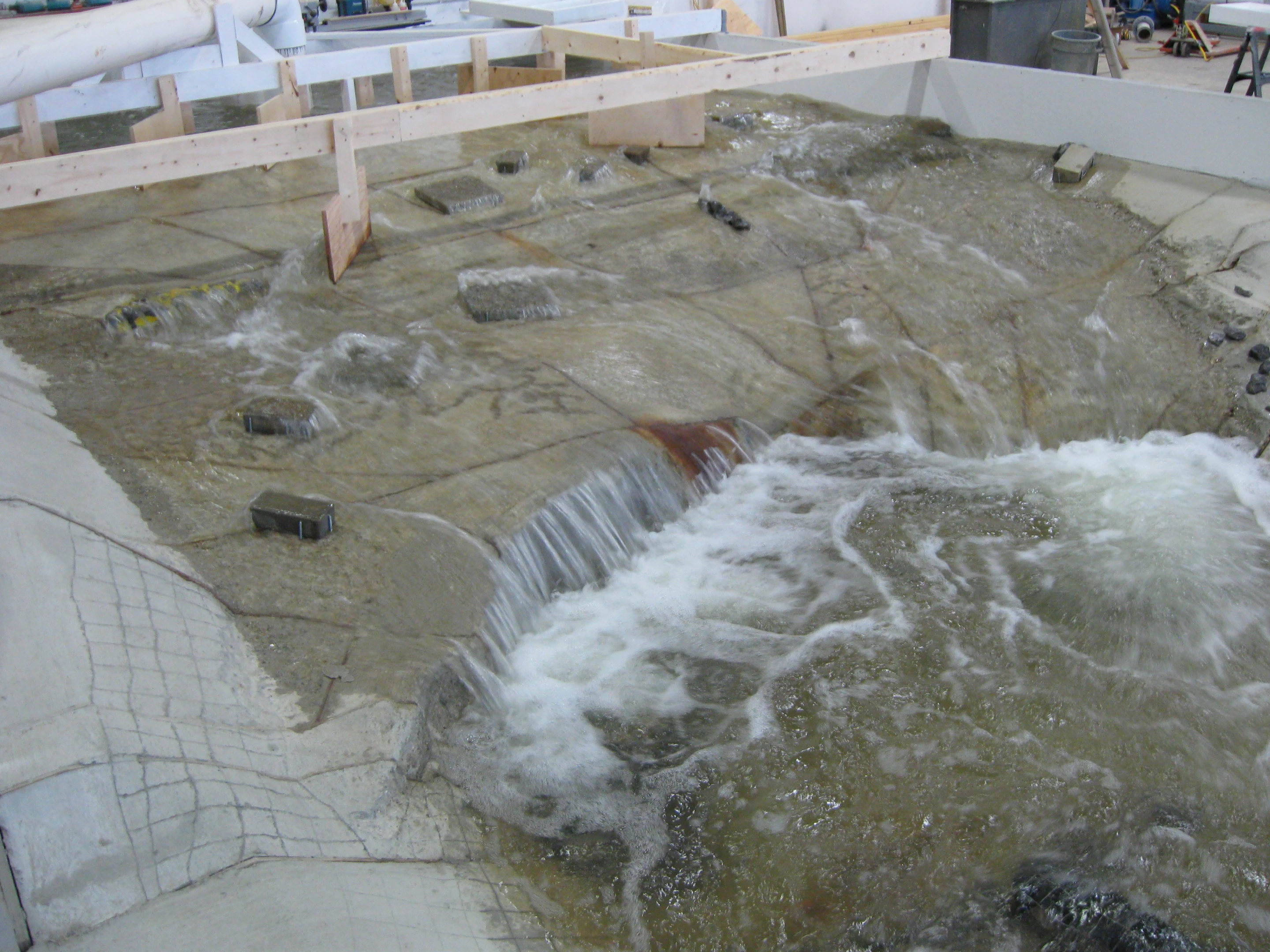 The upper falls, located upstream from the ledge (Photo: Gizmag)