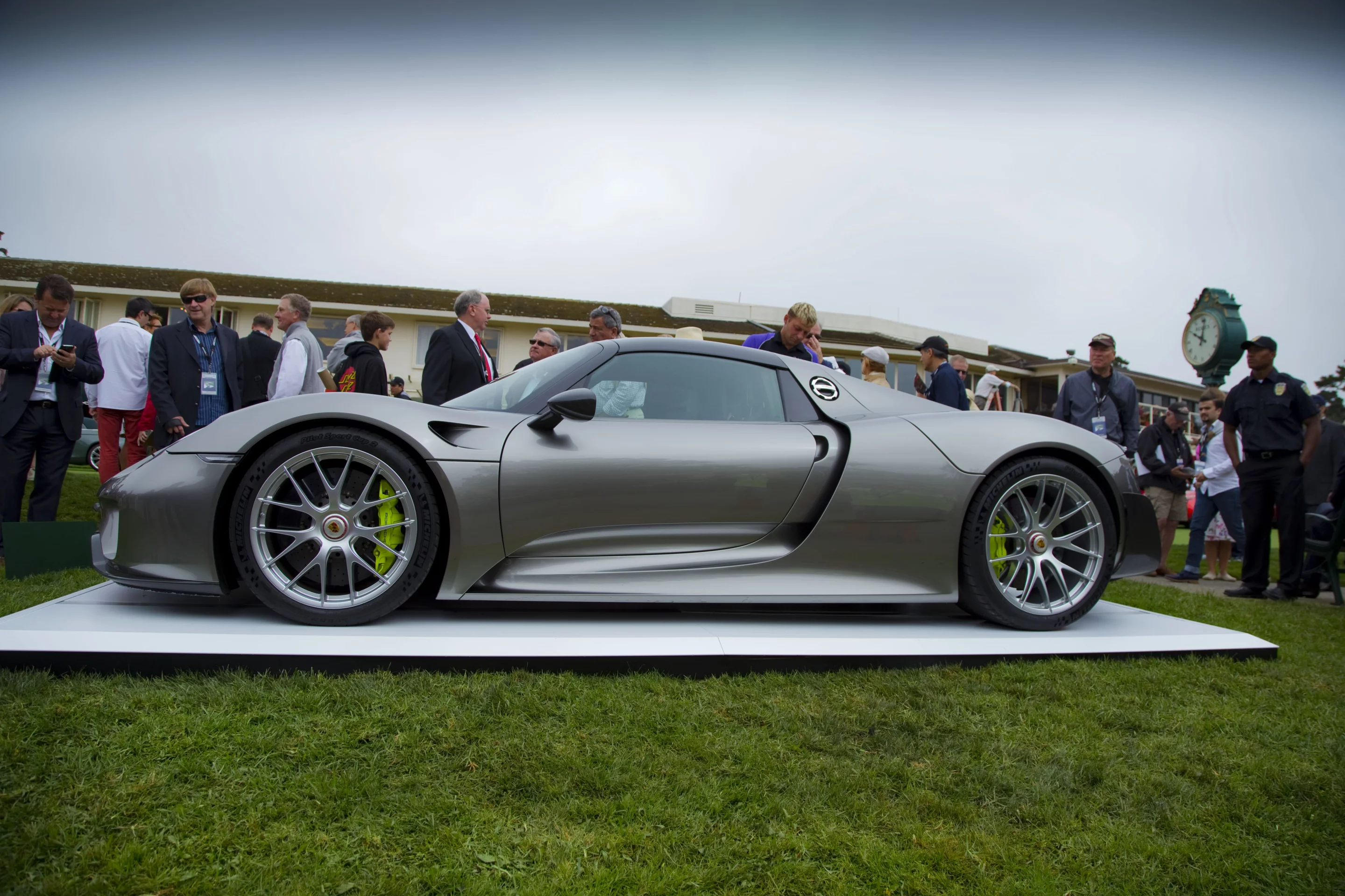Porsche 918's $845,000 pricetag ensures only the most affluent of buyer will see one in their garage (Photo: Angus MacKenzie/Gizmag.com)