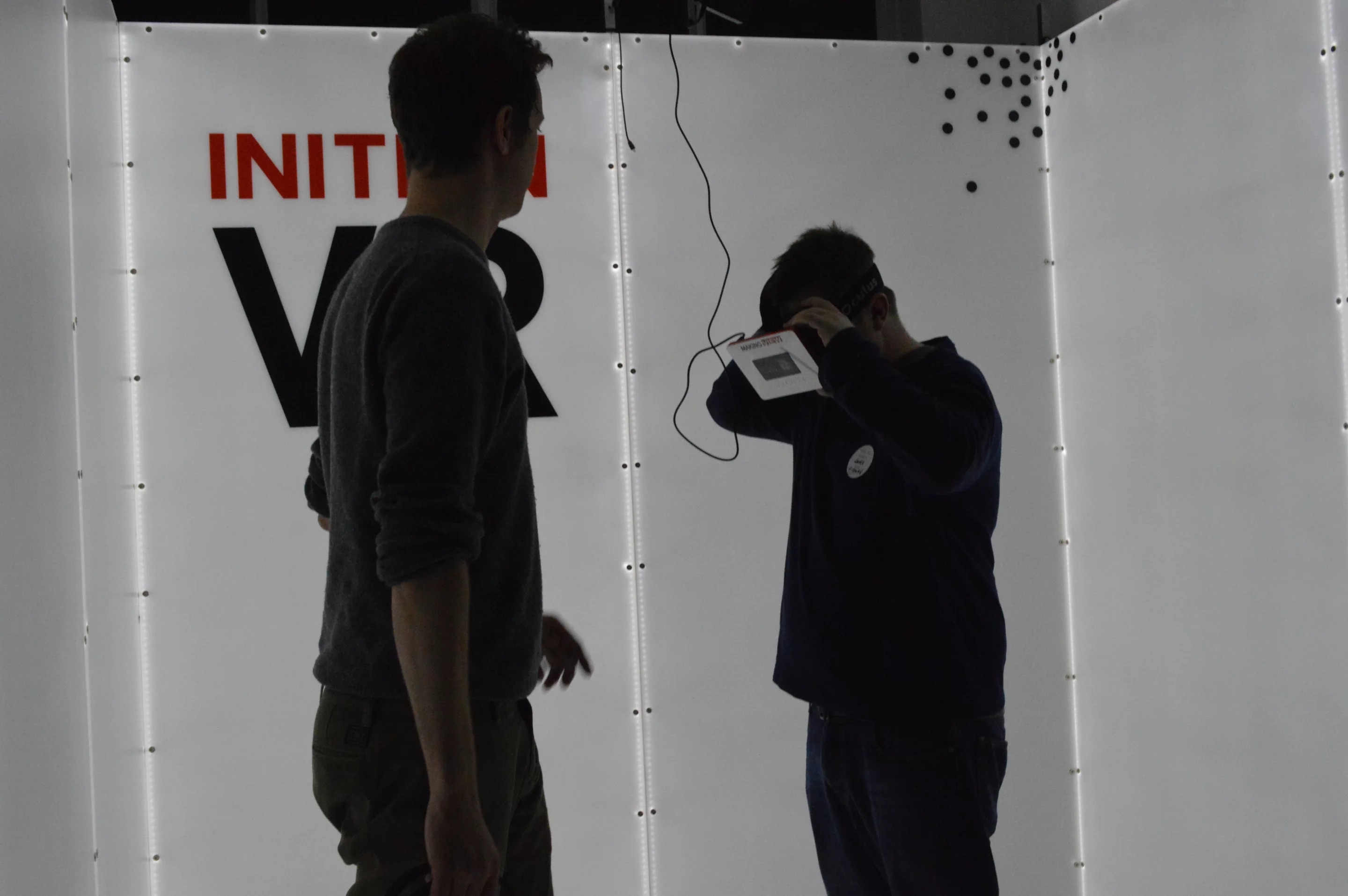 Inition's Andy Millns helps me on with the Oculus Rift (Photo: Gizmag)
