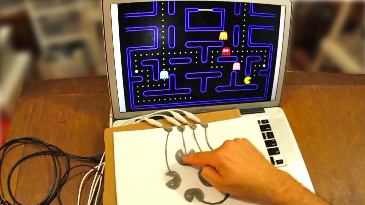 Using pencil-drawn icons to control an online game of Pacman