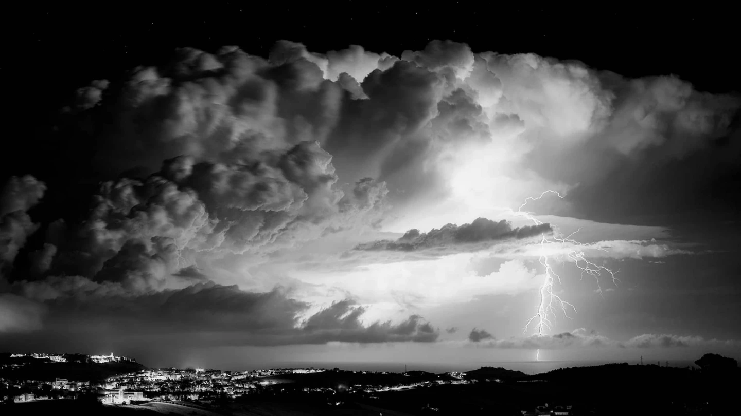 Landscape, winner. Edoardo Frenquelli, "The Power of Thunder"