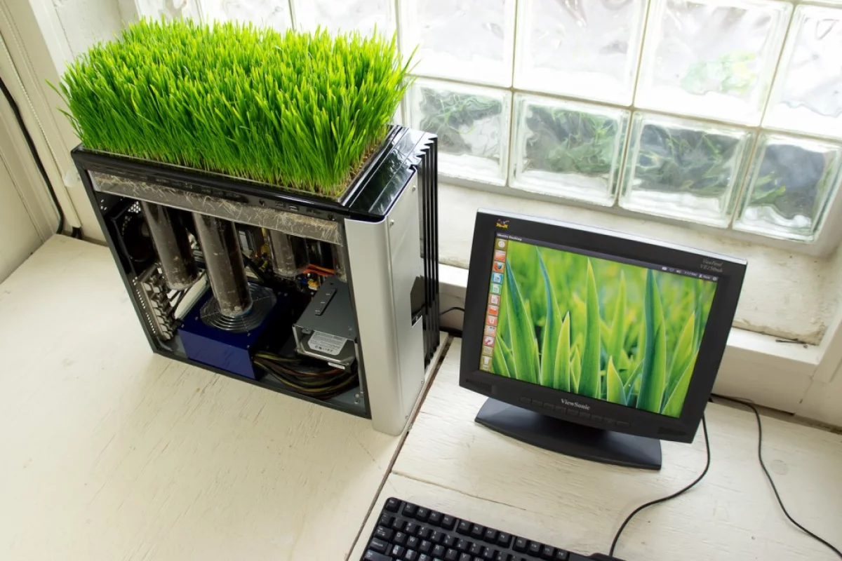 PC case modder and hardware hacker Mike Schropp's latest project, the "Bio Computer" sees a working PC put to use as a garden in which to grow wheatgrass (Photo: Total Geekdom)