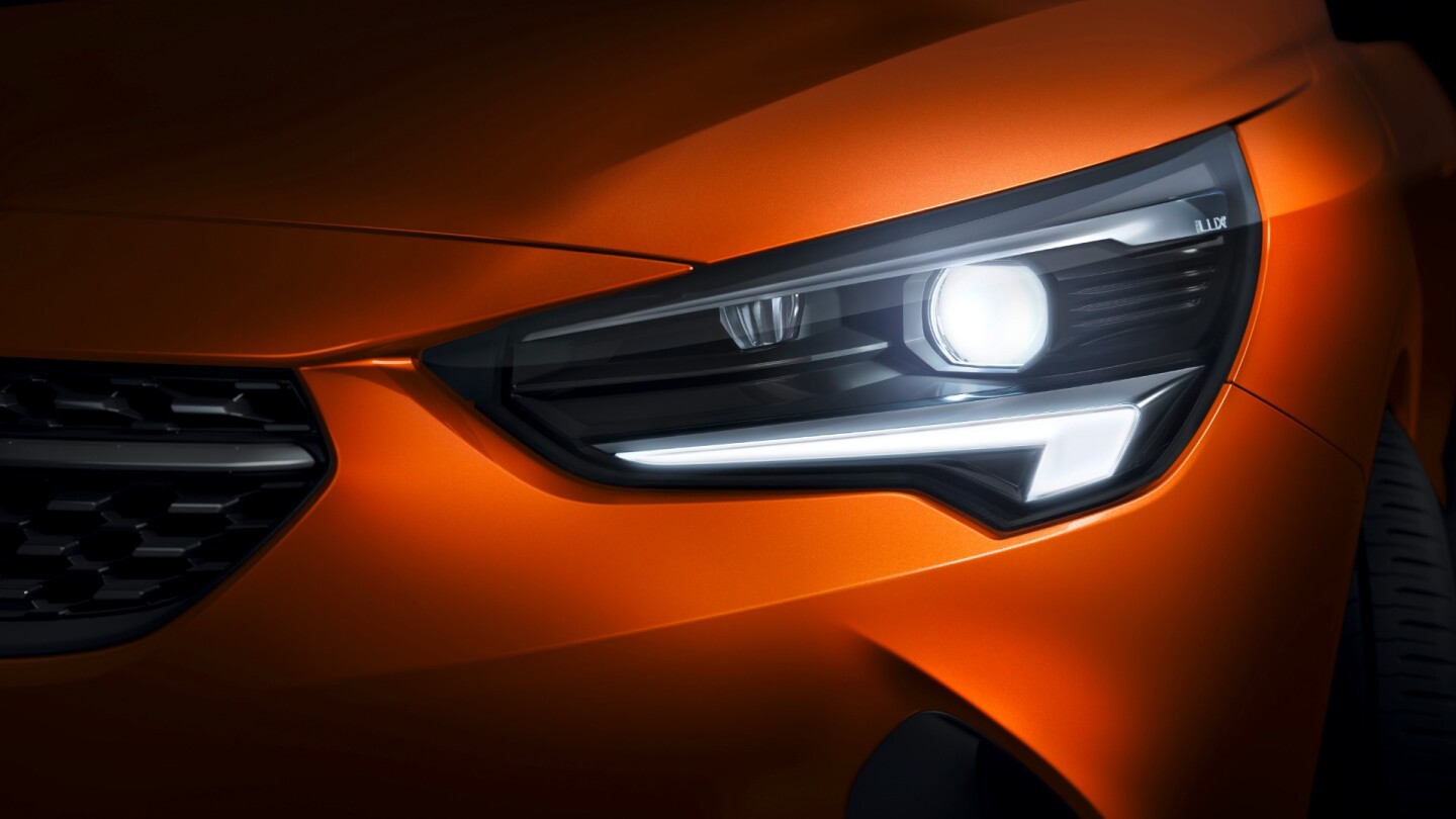 The Corsa-e comes with IntelliLux LED matrix headlamps that adapt the light beam so that oncoming drivers don't get dazzled