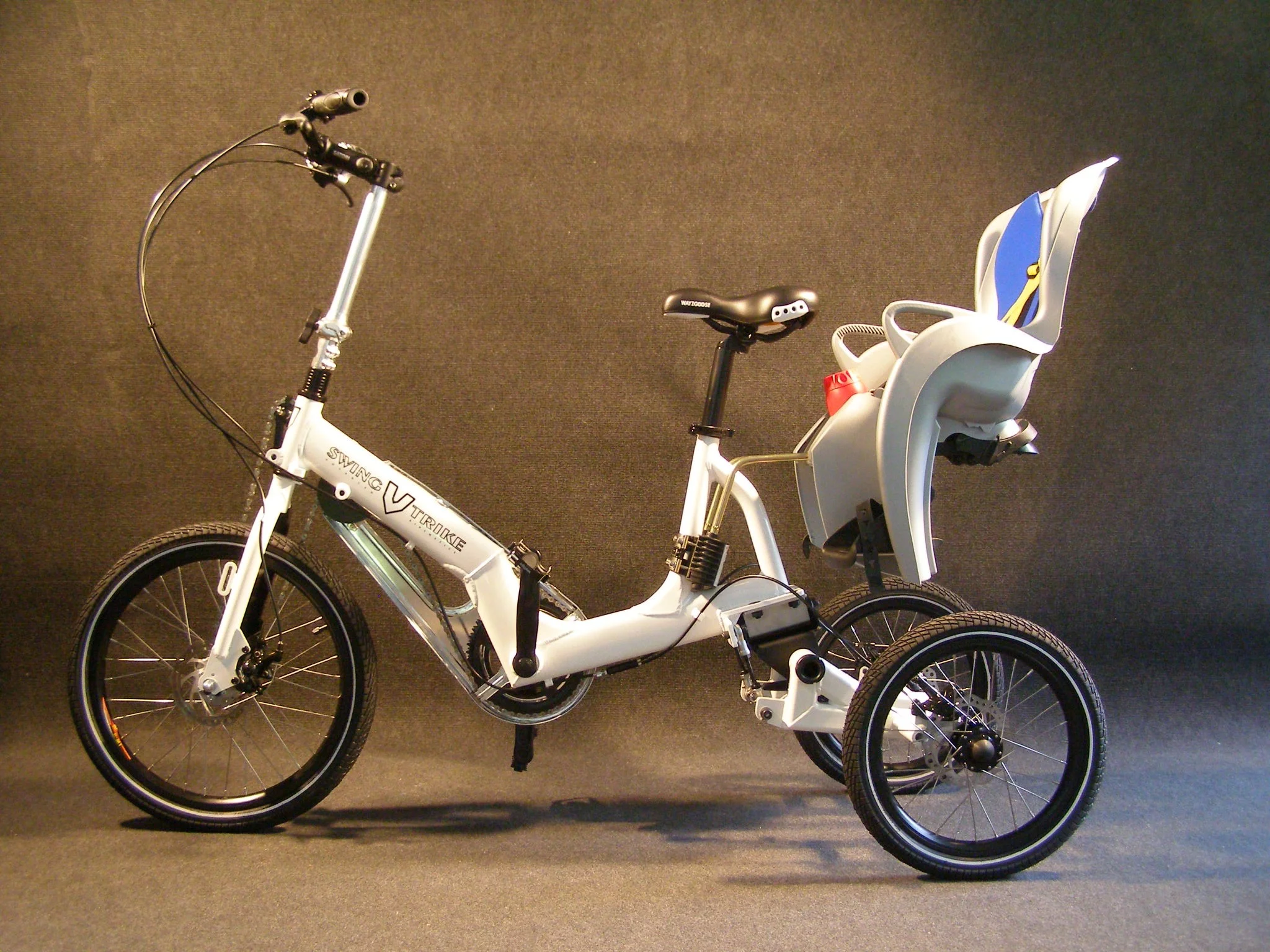 Options include a child seat, aluminum carrier, lighting system and mudguards