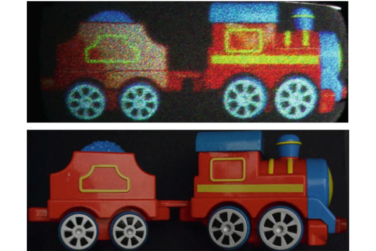Top: A hologram of a toy train recreated by two Holobricks side by side. Bottom: the original image