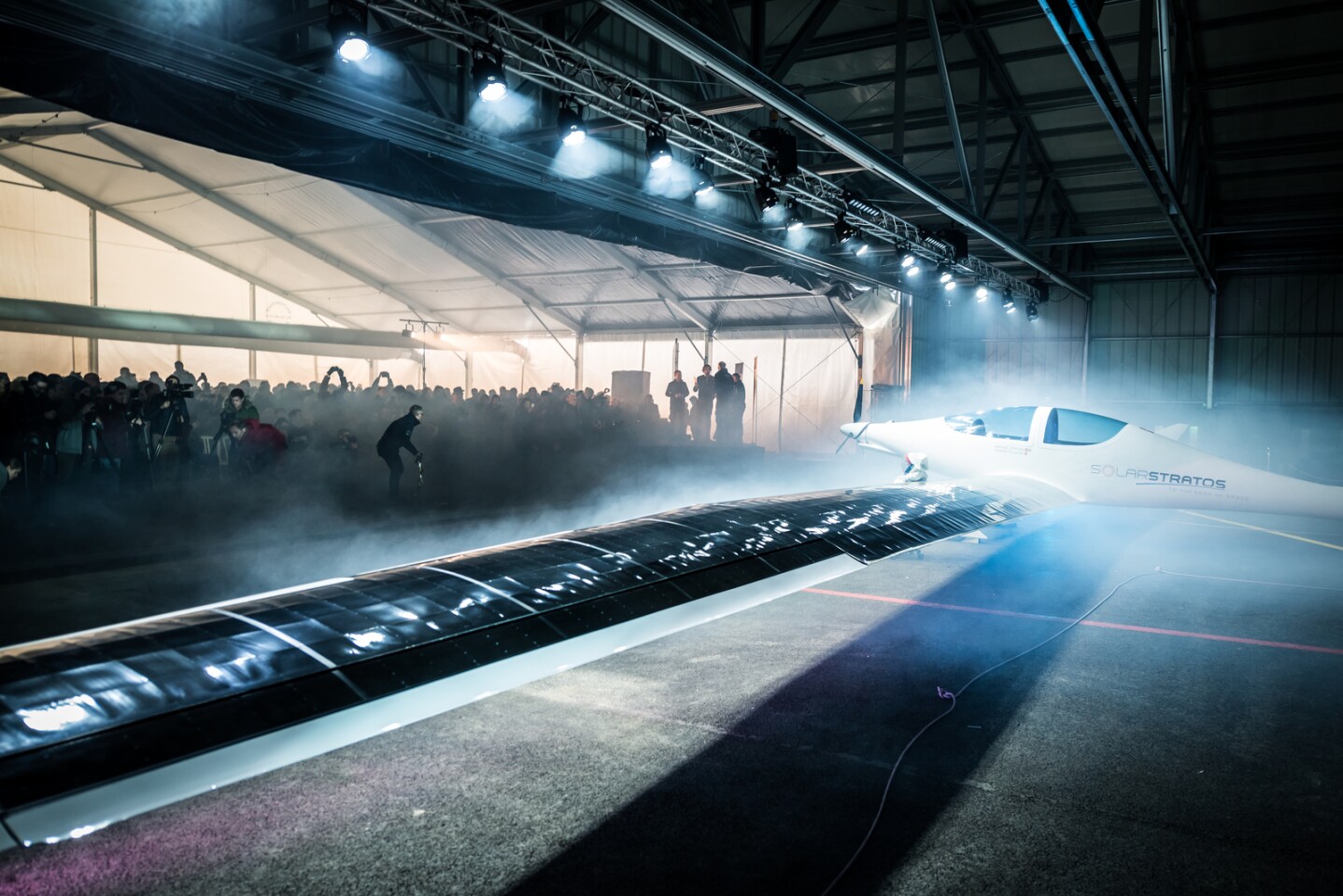 The SolarStratos plane weighs 450 kg (992 lb)