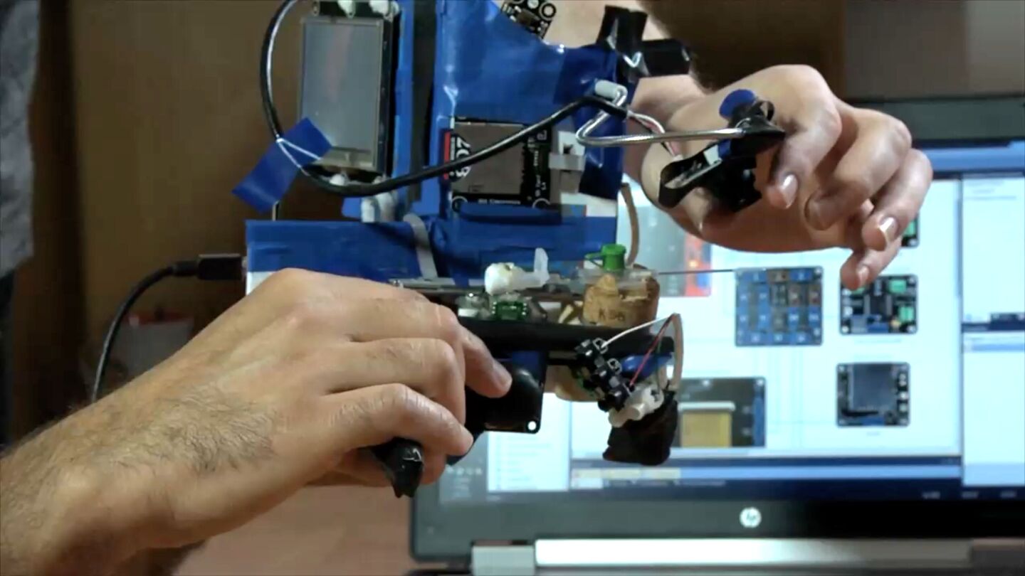 SAGIV uses infrared light and electrical sensing to detect the presence of veins beneath the patient’s skin