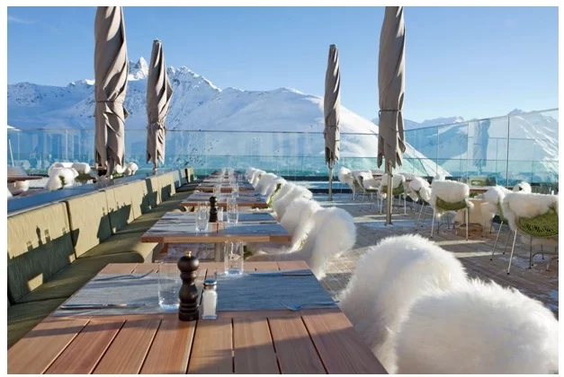 The hotel's extensive terrace invites guests to relax and linger in the warm Alpine sun (image: Romantik Hotel)