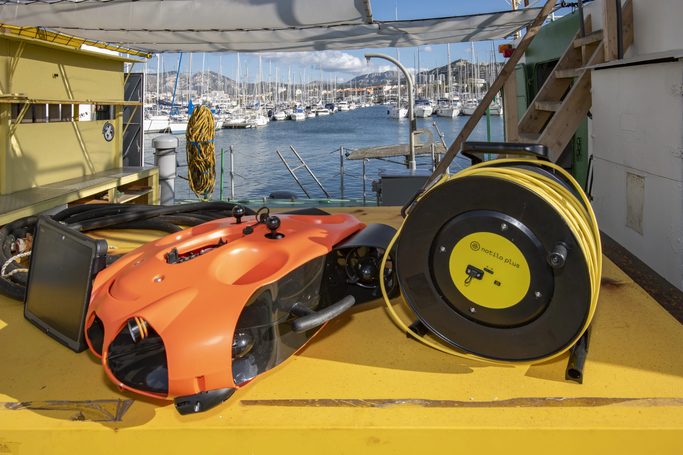 The Seasam, hooked up to its tether