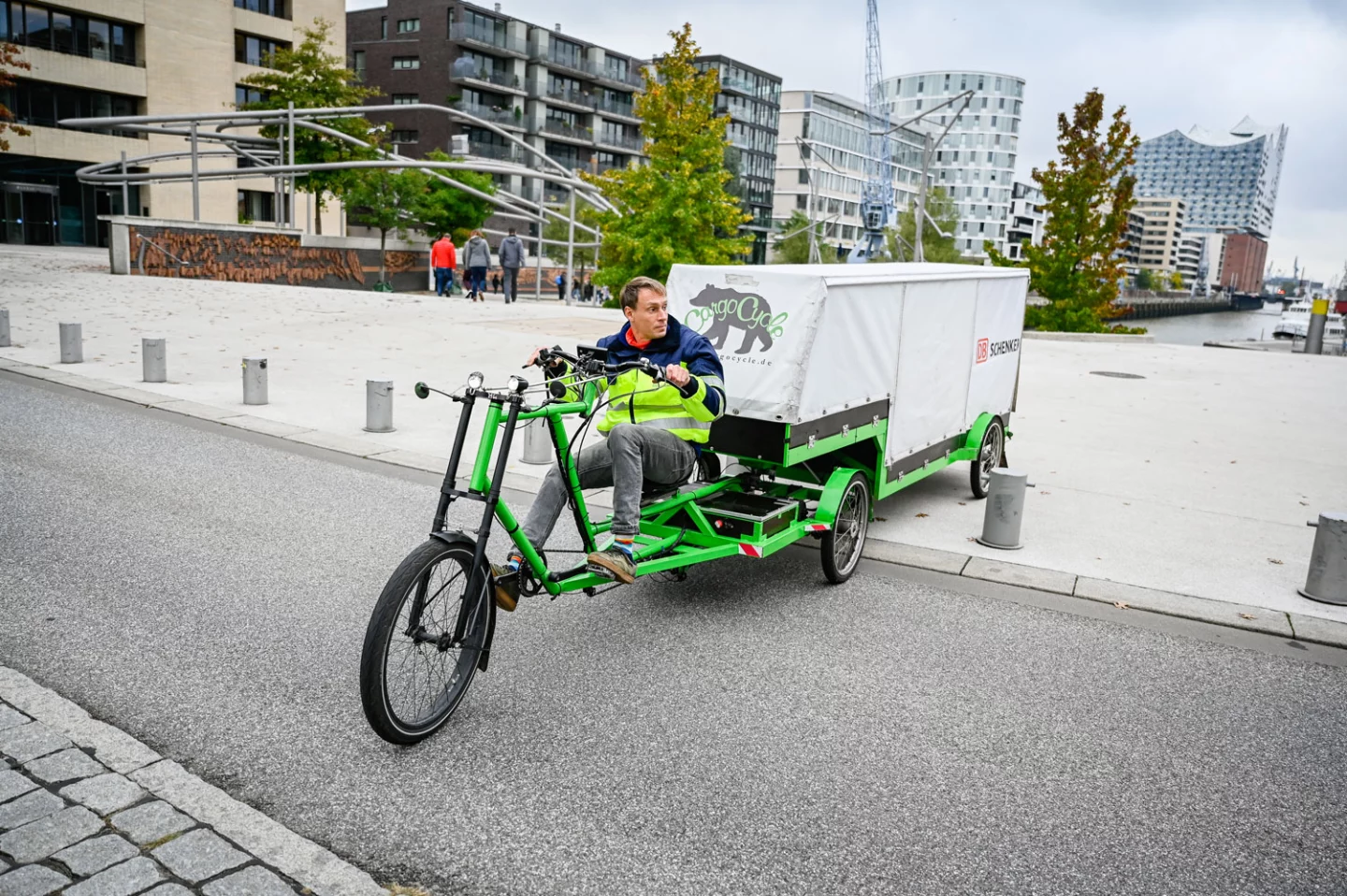 While Pelican goes with a train, Germany's Cargo Cycle aims for more of a tractor-trailer-like electric cargo bicycle setup