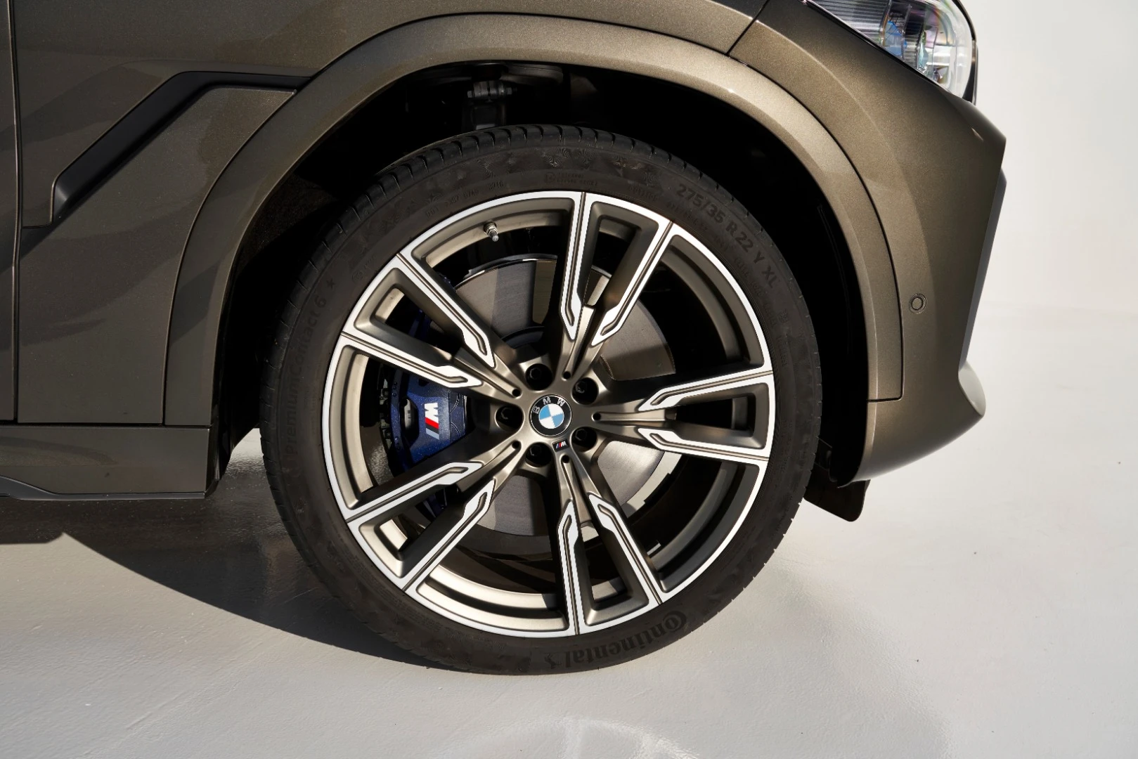 The 19-to-22 inch lightweight alloy rims on the M models