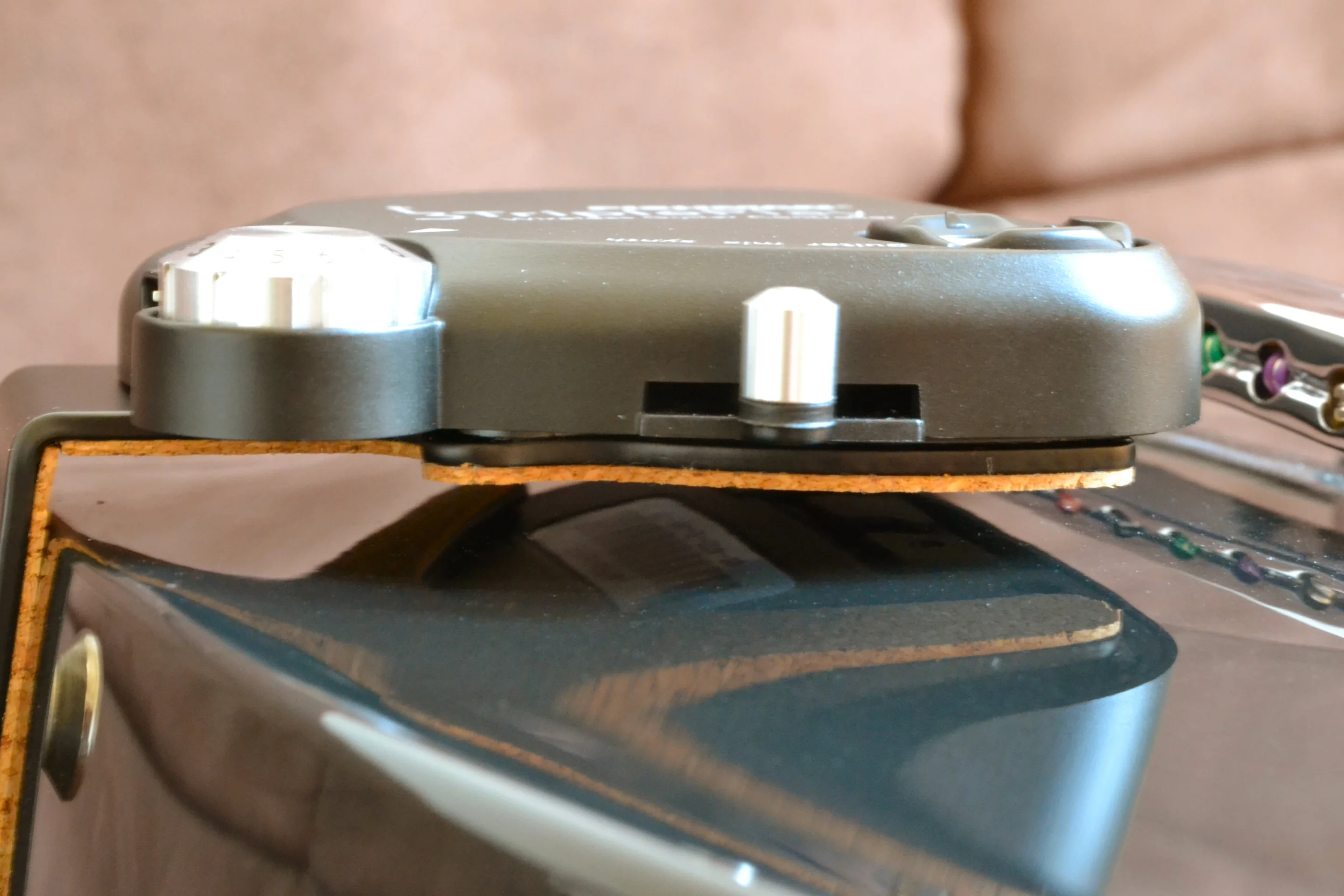 Contouring on the guitar's body meant that I had to opt for an end pin bracket for the controller (Photo: Paul Ridden/Gizmag)