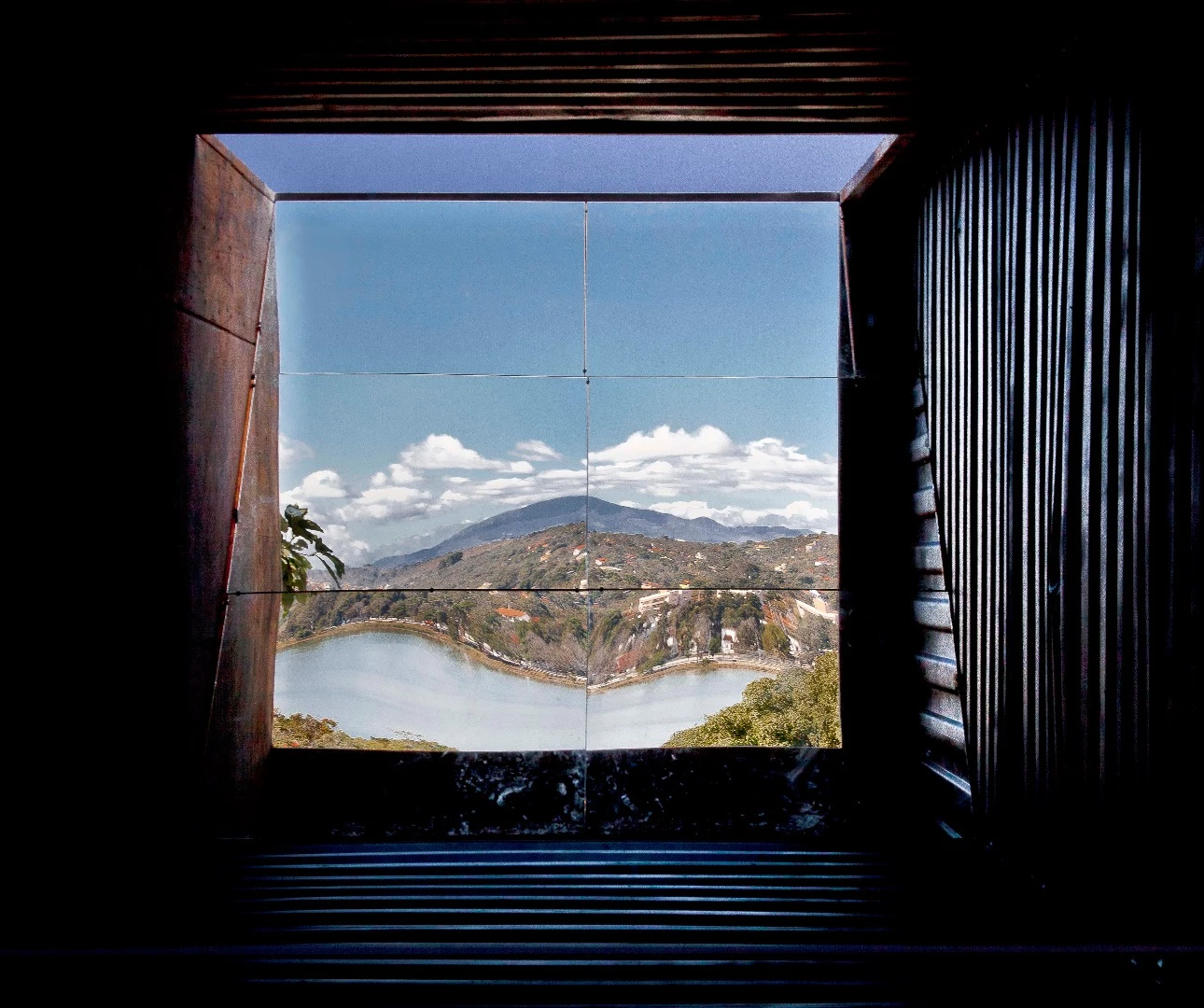 Mirrors are mounted inside Superiscopio using a wooden framework