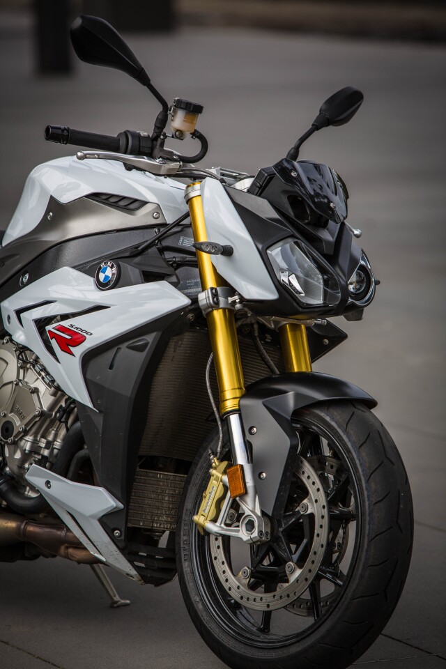 The BMW S1000R: its looks give a hint to its aggressive character (Photo: Loz Blain)