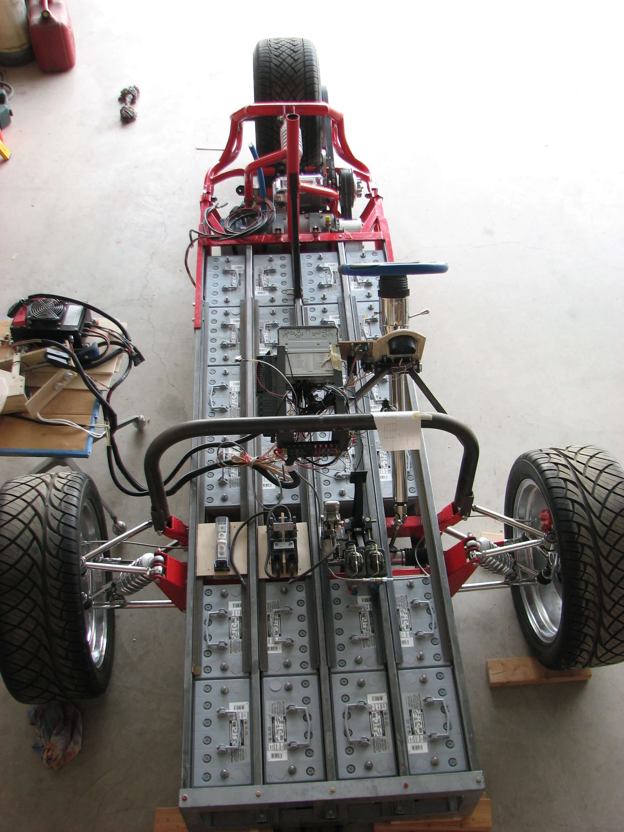 Described as a battery box on wheels, Gary Krysztopik's ZW2C electric trike is little more than a long battery box containing 24 deep cycle lead-acid batteries
