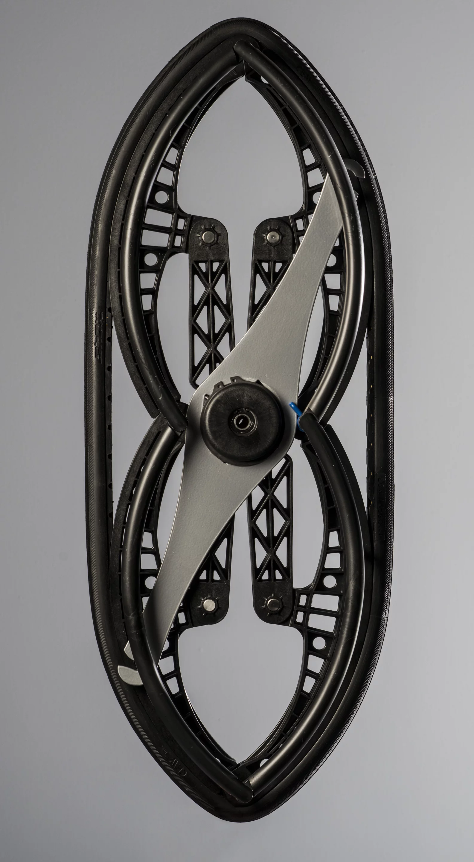 The Morph Wheel sports a quick-release axle which prevents it from folding unless desired by the user