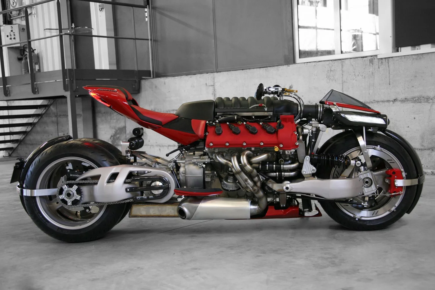 Lazareth LM 847: twin chain drive at the rear end