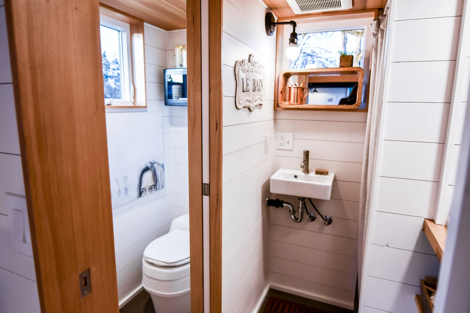 The Urban Payette with Elevator Bed's bathroom