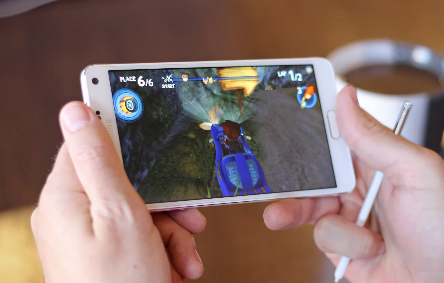 Samsung Galaxy Note 4 (Photo: Will Shanklin/Gizmag.com)