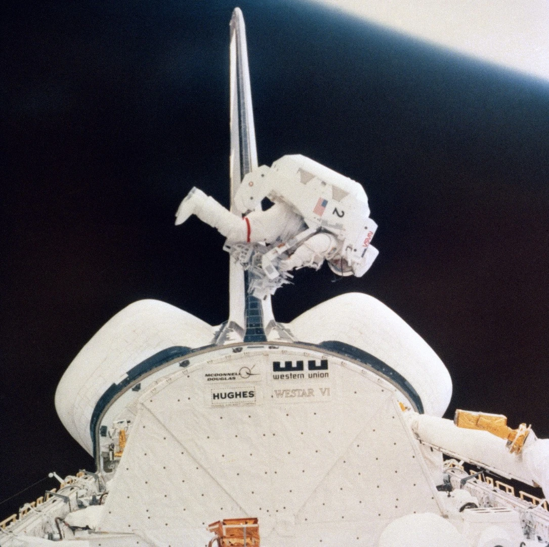 Using the EMU on the Space Shuttle