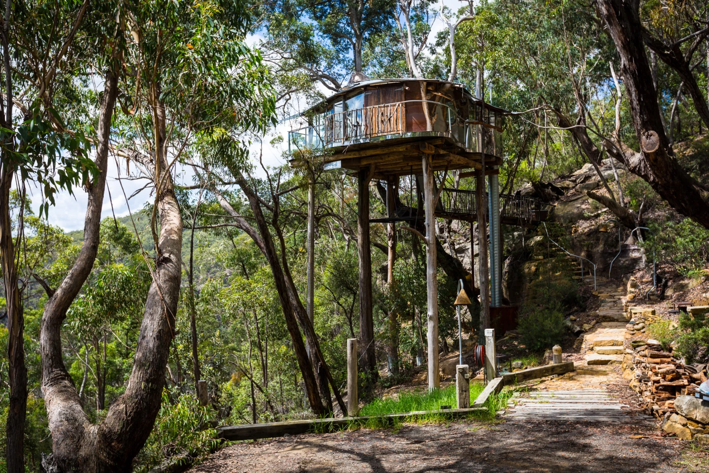 Lionel Buckett on the Blue Mountains Cabins Treehouse: "Everybody gets excited by treehouses, it's a childhood fantasy thing." (Photo: Noel McKeegan/Gizmag)