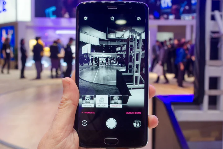 New Atlas goes hand-on with the ZTE Blade V8 Pro at CES 2017