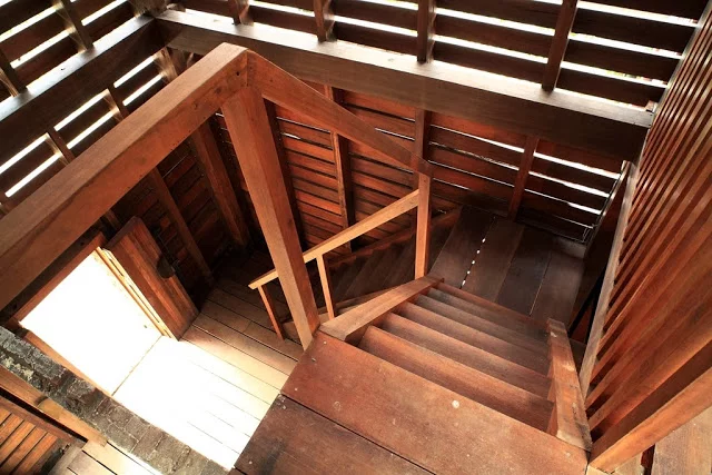 Interior stair of the "ultra ruin" house (photo: AdDa Zei/Casagrande Laboratory)