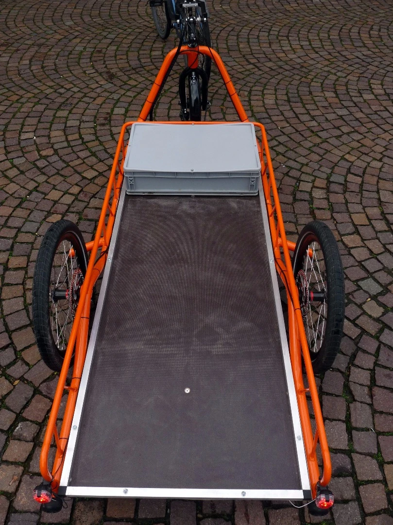 The Carla is powered by an 11 Ah or 15 Ah lithium battery