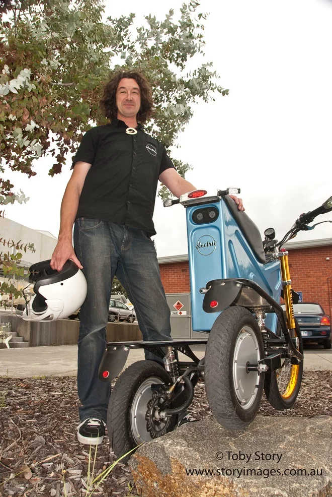 The prototype electric Deliver E-Trike has independently-pivoting rear swing arms, which allow it to stand upright when parked on grades