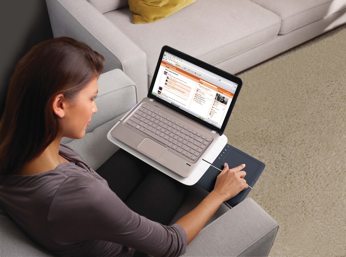 Logitech's new Lapdesk N600 features retractable touchpad