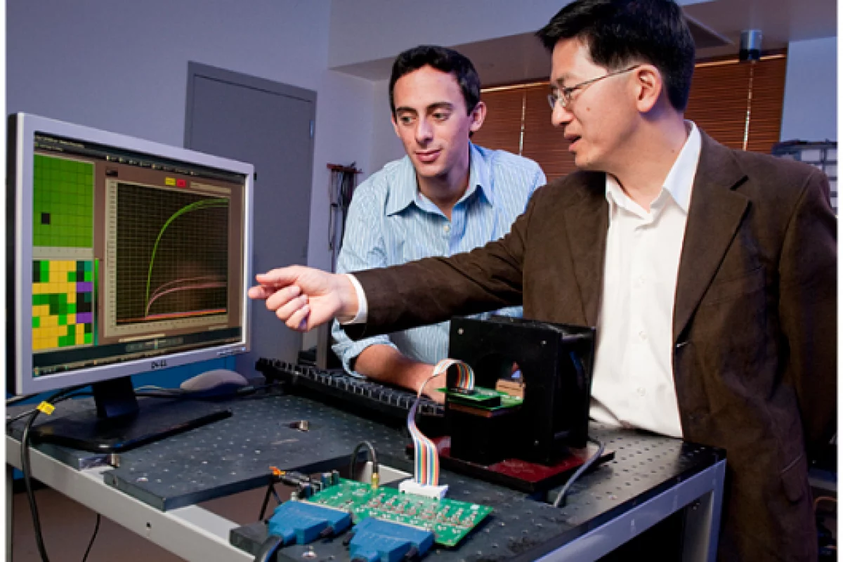Stanford Professor Shan Wang and graduate student Richard Gaster, left, have developed an early-warning system for cancer (Images: L. A. Cicero)