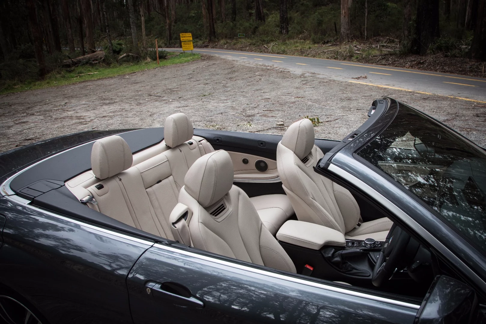 There are air vents in the neck rests of the 440i