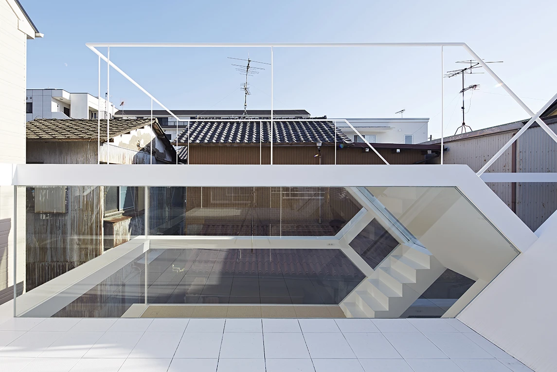 The S-House takes up a narrow rectangular plot measuring 50 sq m (538 sq ft) (Photo: Koichi Torimura)