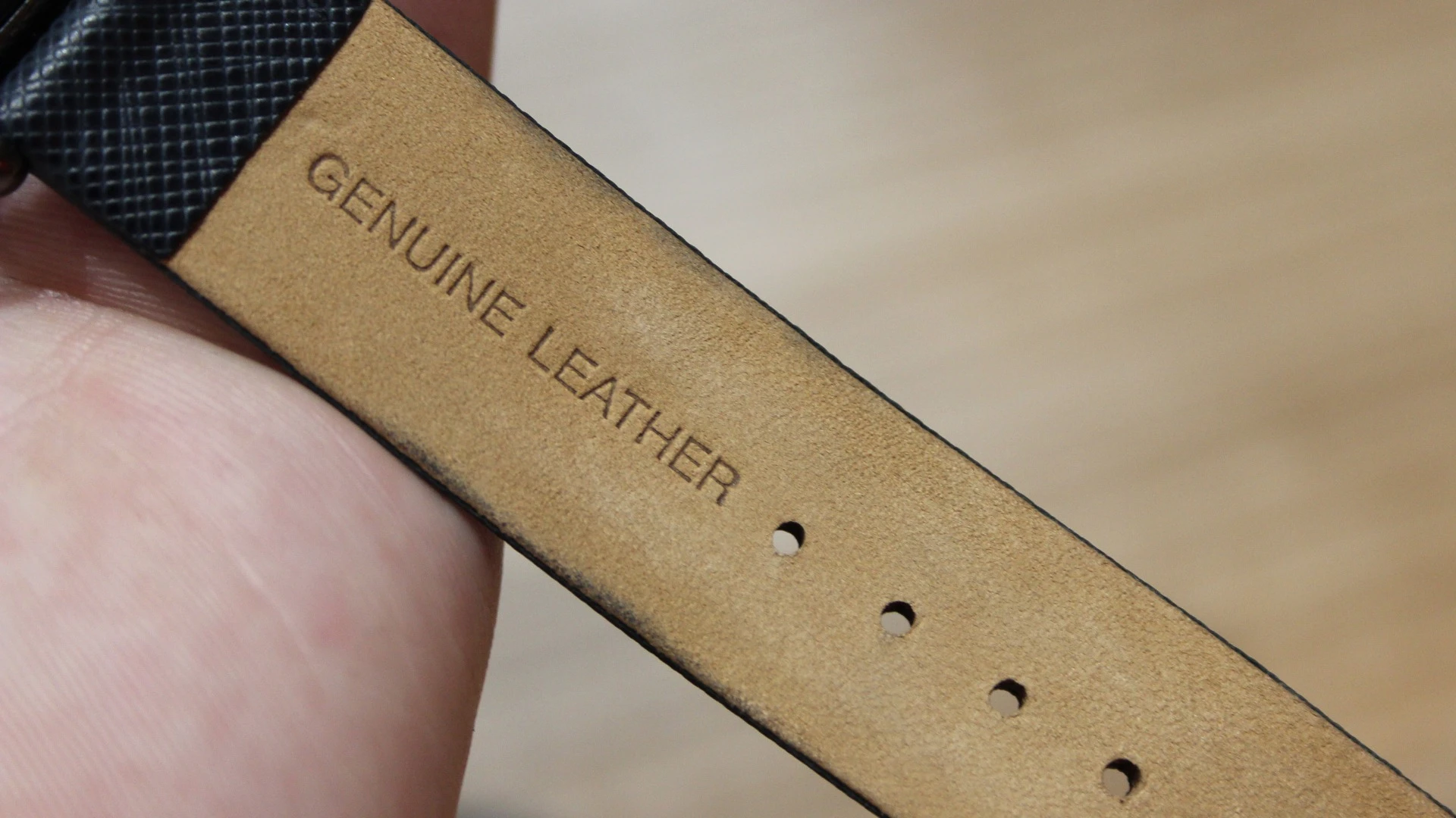 Depending on your choice of body finish and strap, two ZenWatch 2s can look like completely different products