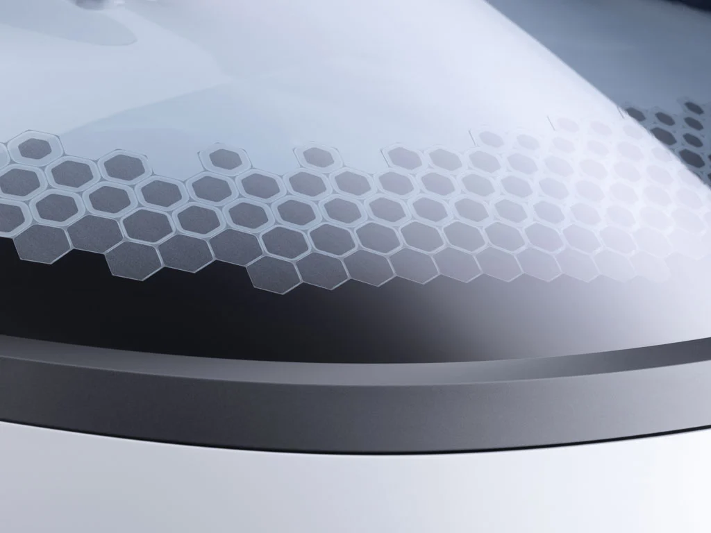 Solar cells integrated into the wind deflector