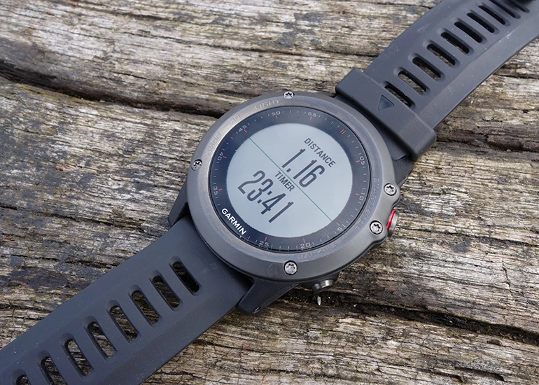 Thanks to the stainless steel antenna, GPS locks are very quick (Photo: David Nield/Gizmag.com)