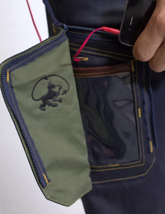 A button hole opens into the front pocket for threading headphones