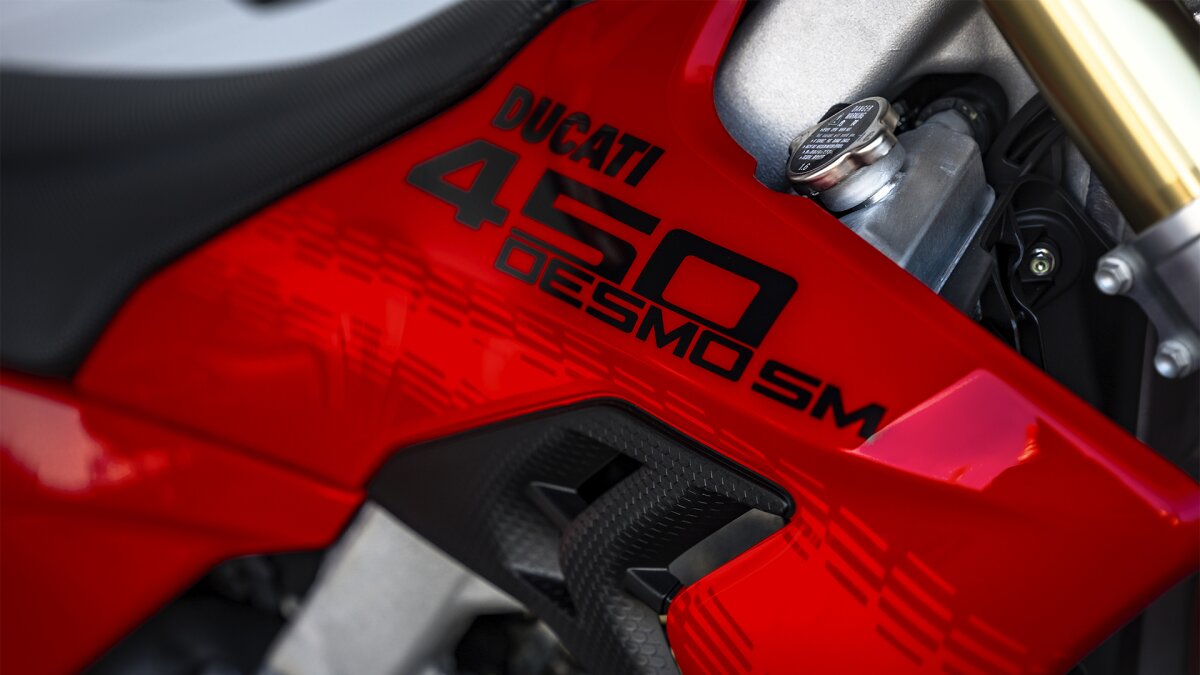 Ducati presents its first-ever racing Supermotard in the Desmo450 SM