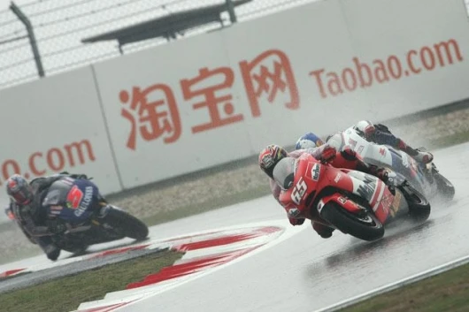 Loris Capirossi with John Hopkins and Colin Edwards in close company