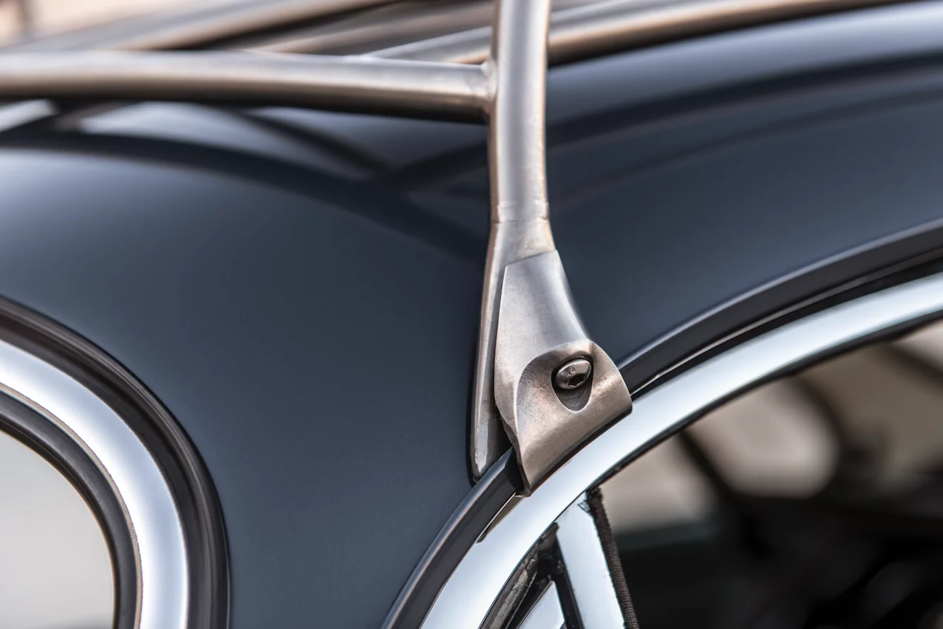 Custom 3D-printed titanium clamps hold the specially developed roof rack in place
