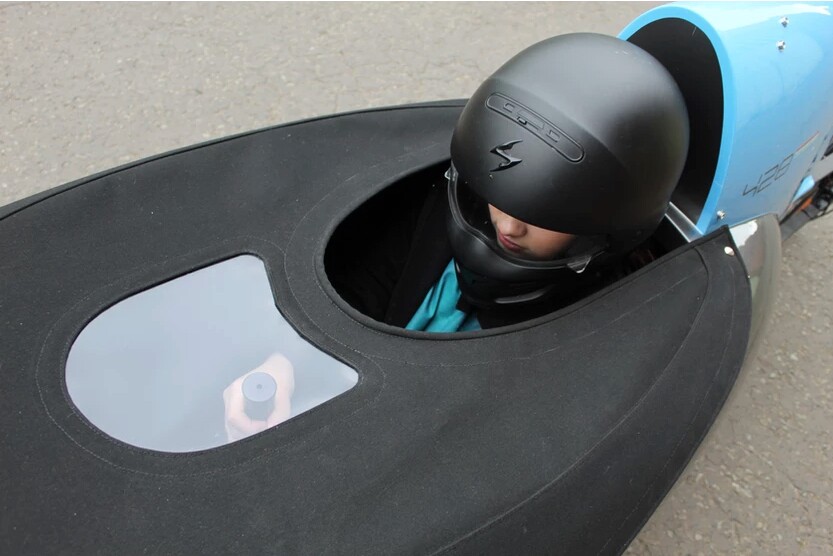 The Northern Light 428 features a removable rain shroud