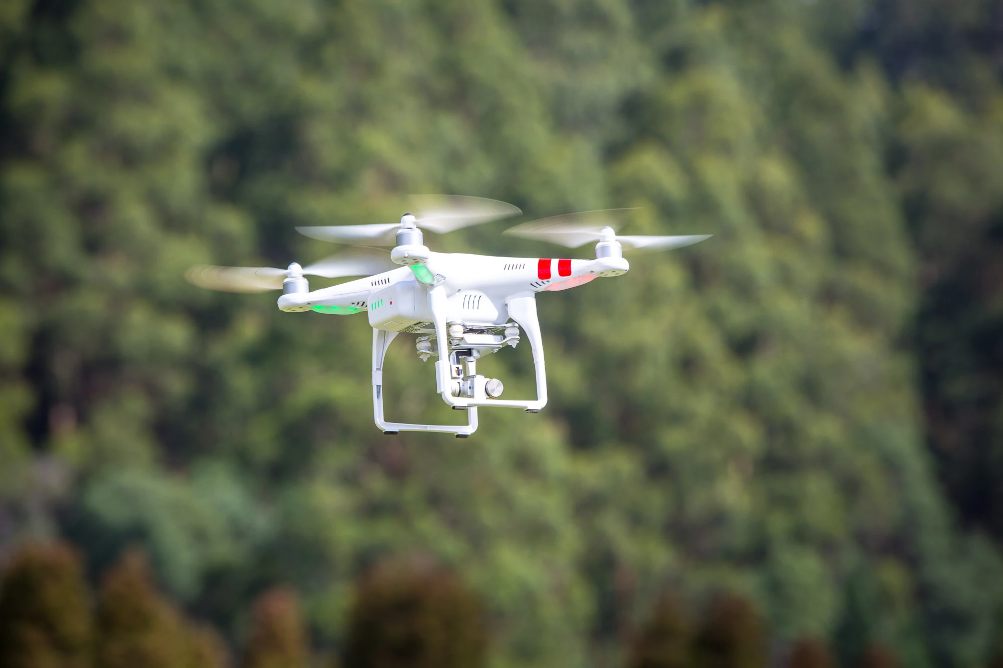 The Phantom 2 Vision+ in flight (Photo: Noel McKeegan/Gizmag.com)