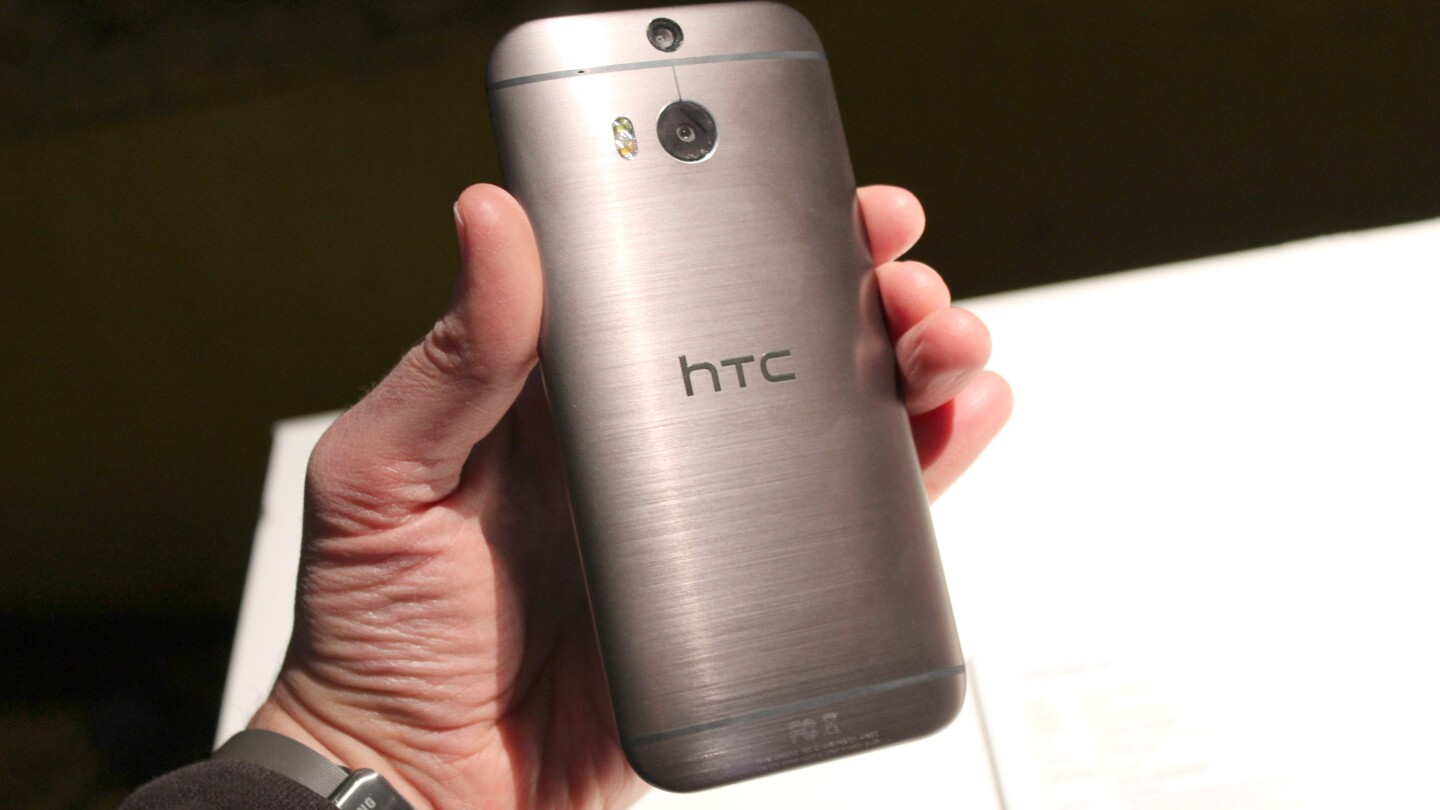 The M8 weighs 160 g – 12 percent heavier than last year's model